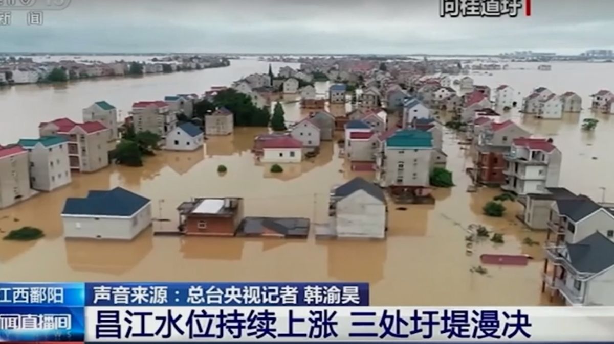 Video: Kde bylo město, je teď řeka. Čína čelí rekordním povodním